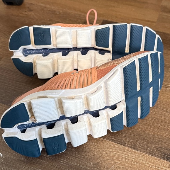 On Cloudswift Sneakers - Picture 5 of 6